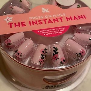 Olive & June press on nails